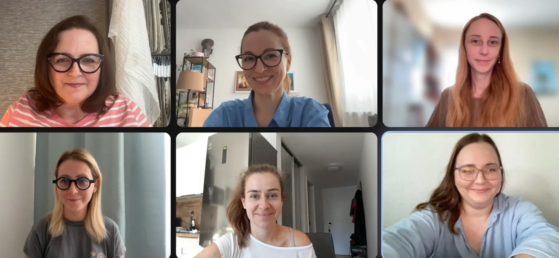 Malá skupinka žien pri online stretnutí